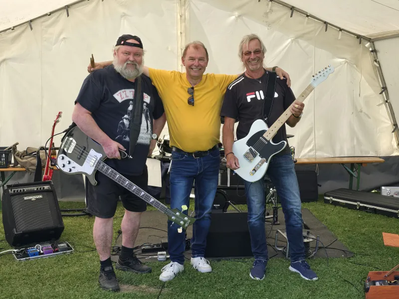 Live-Musik im Festzelt beim Sommerfest 2025